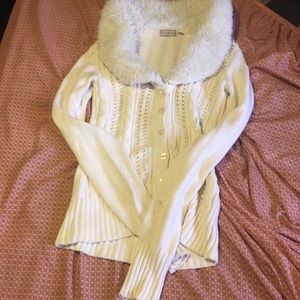 Furry collared whit sweater